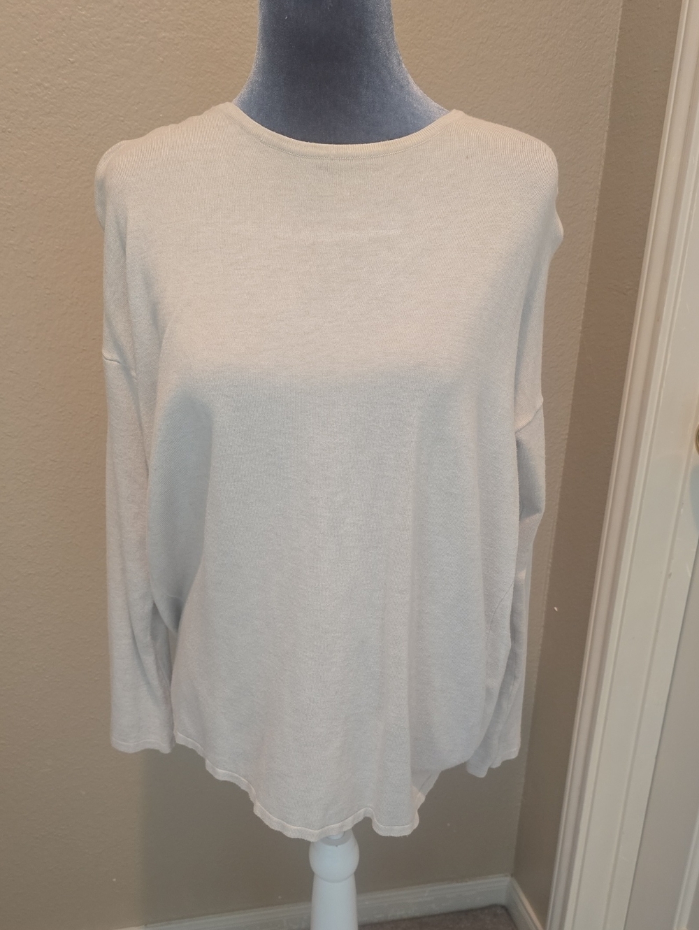Light Cream Women's Long Sleeve Crewneck Top With Open Back